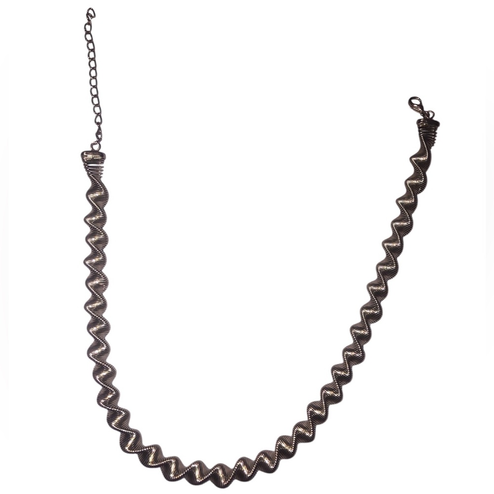 Wavy Spring Necklace - Picture 2 of 4